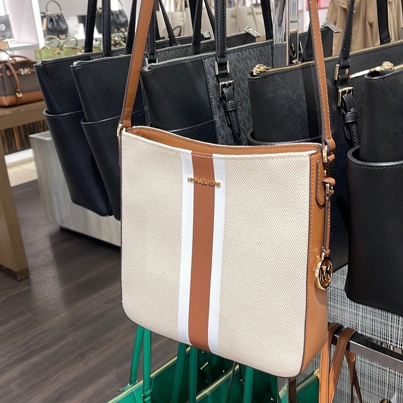 Michael Kors Jet Set Travel Large Messenger Bag (Luggage) 35S3GTVM3C
NWT - Picture 2 of 16